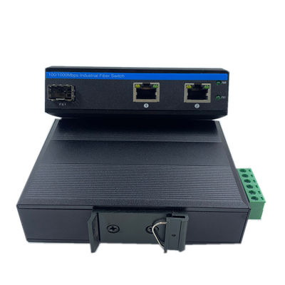 Protezione industriale dell'impulso di Ethernet del commutatore di rete dei porti della ferrovia 2*RJ45 di baccano IP40 4KV